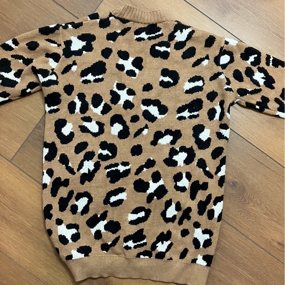Janice Apparel Leopard Print Oversized Cardigan (M-L) - Picture 3 of 4